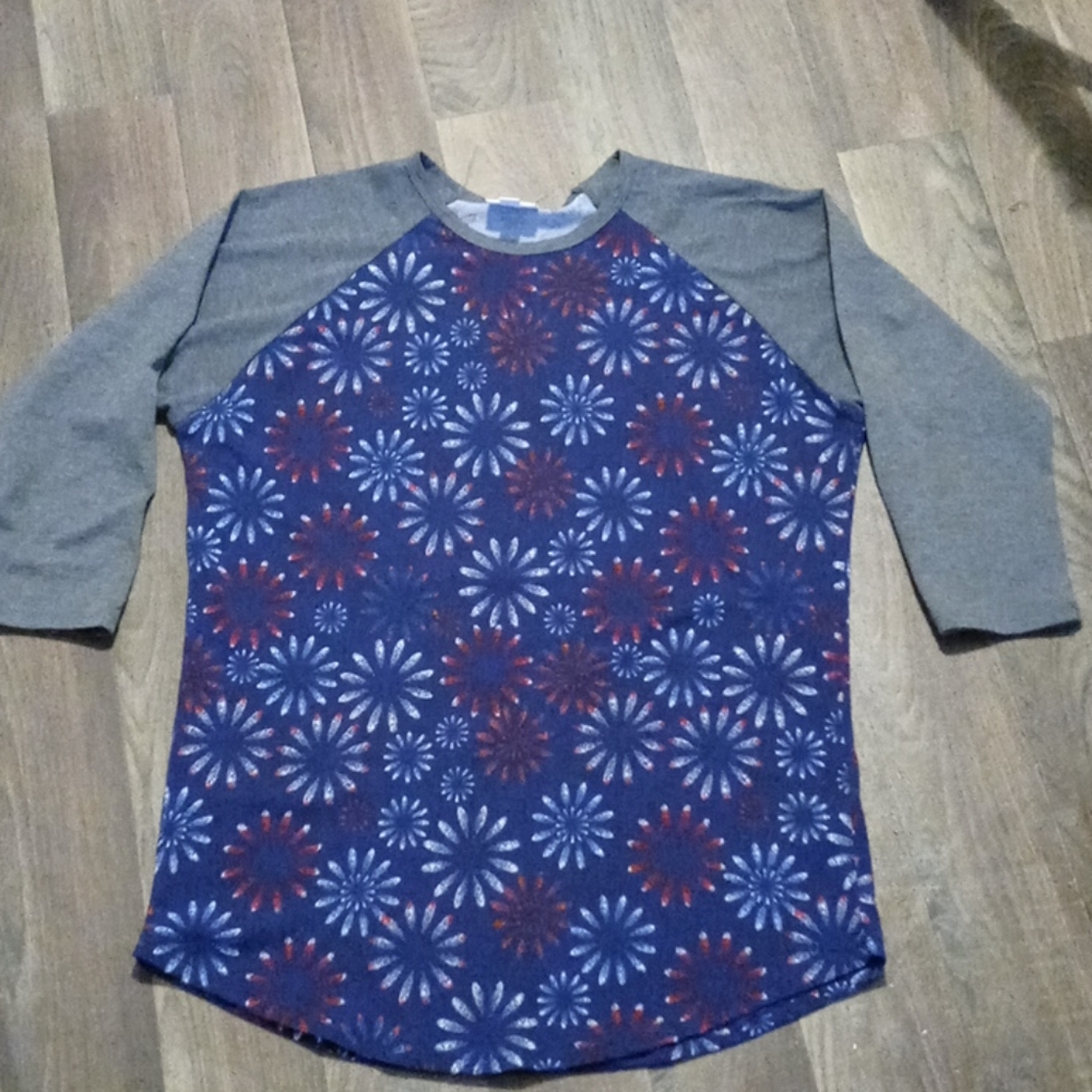 3/15$ LuLaRoe baseball tee